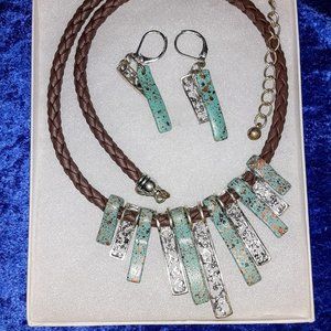 LEATHER -TURQUOISE COLOR & SILVER COLOR DANGLES
